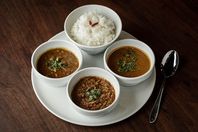 名物薬膳カレーは、ディナータイムも一番人気。