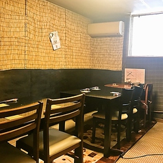 4名様掛け、2名様掛けテーブルがございます♪