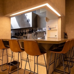 【１Fカウンター席】開放的で清潔感のあるカウンター席は全6席ございます。＃旭川＃居酒屋＃中心部＃海鮮＃焼鳥＃個室＃完全個室