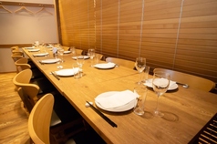 大きい個室をブラインドで間仕切りした半個室です。【A1～Ａ4】