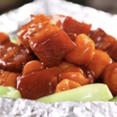 押し豆腐の結び目と豚角煮