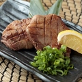 料理メニュー写真 厚切り牛タン焼き