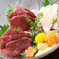 料理メニュー写真 馬刺し盛り合わせ　三種