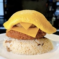料理メニュー写真&nbsp;［進撃のオムライス］超大型オムライス