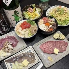 鉄板を囲んで食べるおいしいもんじゃ♪その他、お好み焼き、海鮮、肉、〆の食事バリエーション豊にご用意の写真