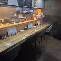 カウンター席は仕事帰りのサク飲みにも！