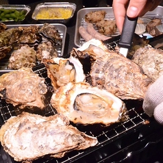 アツアツを頬張る！広島名物の本格的な焼き牡蠣を堪能