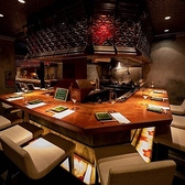 細かな装飾と色合いが綺麗でお洒落なカウンター席。大人の雰囲気に溢れるお洒落なカウンター席はデートはもちろん、女子会や男女グループでのお食事・飲み会に最適な空間です。