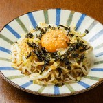 ナムルユッケの新鮮な味わいが口いっぱいに広がる。卵のコクと香ばしいごま油が絶妙なハーモニー！