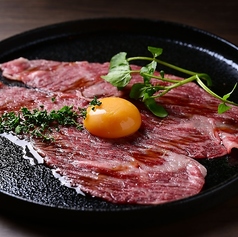 黒毛和牛の”すき焼き”炙りユッケ