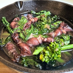 ホタルイカと春野菜のアヒージョ