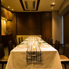 「会議を兼ねた会食会」「顔合わせ」「ご家族でのお祝い事」など、プライベートなお集まりに最適な完全個室