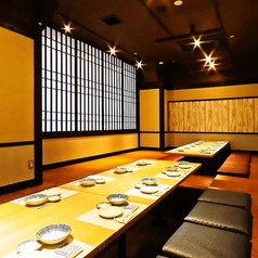 気の合う仲間が揃ったら皆で乾杯!落ち着いた雰囲気を求めるご接待や宴会に、女子会や合コンなどのご友人と気兼ねなく楽しみたい時に、それぞれのシーンに合わせてお席をご用意♪間接照明の優しく照らす大人の空間で素敵なご宴会を♪宴会コースも種類豊富にご用意しております♪