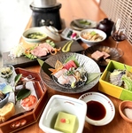 季節感を大切にした料理が揃う。色鮮やかな食材が織り成す、目でも楽しめる美しい一皿となっている。