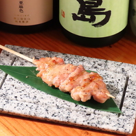 こだわりの製法！炭火の魔法で引き出す焼き鳥の旨味