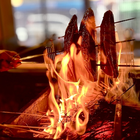 柳橋市場で仕入れる新鮮な魚を藁焼きで！全席完全個室。少人数から大人数宴会まで◎