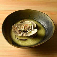 地ハマグリの酒蒸し　アオサバター風味　