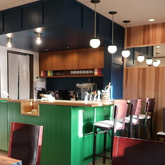 気軽な来店も可能です コーヒーを一杯、ディナーではグラスワインでお楽しみいただけます