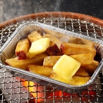 蜜おさつバターは焼けるほどに甘みが増し、バターのコクがしみ込むしあわせの味★焼肉の合間に是非♪