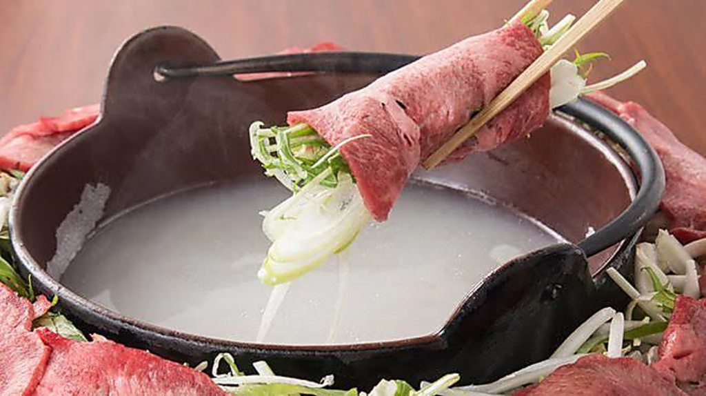 看板メニューの牛タンしゃぶしゃぶ(有楽町日比谷 居酒屋 個室 牛タンしゃぶ  飲み放題)