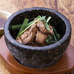 大山どり 鶏レバーのレバニラ炒め／大山どり 砂肝のガリバタ焼き