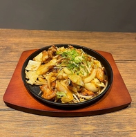 厳選肉を使用した創作料理など幅広いメニューをご提供