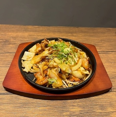 厳選肉を使用した創作料理など幅広いメニューをご提供