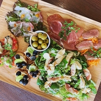 目でも楽しめる前菜盛り合わせ♪