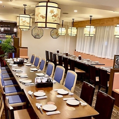 最大8名様まで収容可能な個室席を完備。完全プライベート空間で、周りを気にせず、ゆったりとお食事をお楽しみいただけます。プライベート空間を確保したいお食事会やご会食、接待やビジネスシーンにどうぞ。