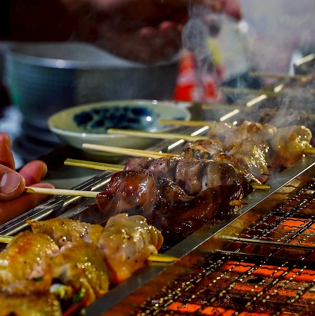 厳選した素材を使用した創作おでん。出汁の深い味わいが楽しめる、心温まる一品をお楽しみください！