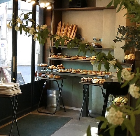 国産小麦を使用した焼きたてパン＆ビストロ料理を！　ペット専用もあります！