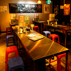 8名様テーブル席。会社やプライベートの中小規模宴会にも食べ飲み放題が安心♪