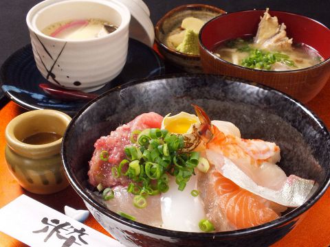 特製海鮮丼定食!