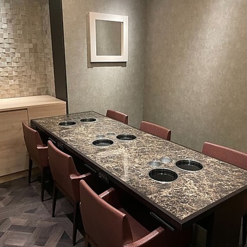 完全個室を3席完備。こだわりの空間でお料理をお楽しみください