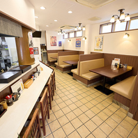 どこか懐かしさを感じさせる店内でごゆっくりどうぞ。