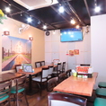 当店は全面禁煙となっておりますので、たばこの煙や匂いを気にせずクリーンな環境でお食事をお楽しみいただけます♪木目調のテーブルや緑色の椅子が綺麗に並ぶ、アットホームで居心地の良い空間となっております◎
