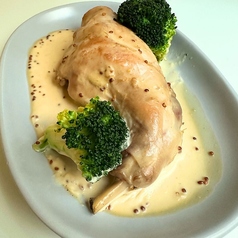 ウサギもも肉のフリカッセ粒マスタードソース