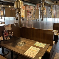 女子会や仕事帰りの一杯など使い勝手抜群なテーブル席