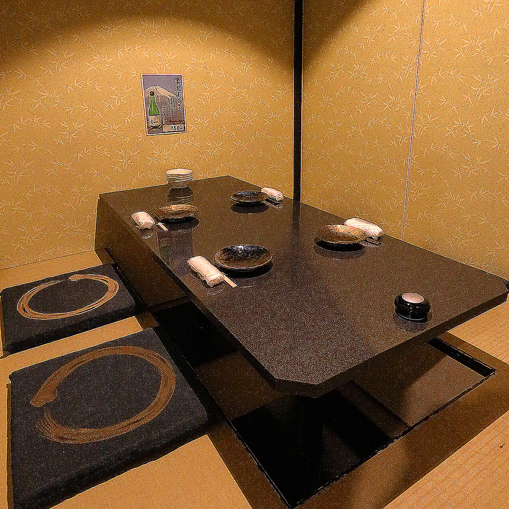 少人数向けの個室を各種ご用意◎気の合う仲間同士での飲み会や、じっくり語らいたいときにもどうぞ！