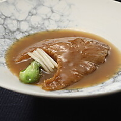 伝統と革新が織りなす、唯一無二の料理です。