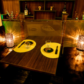 ≪デートから各種宴会貸切まで幅広いシーンでご利用可≫串焼き屋とは思えないようなお洒落であたたかい雰囲気の店内。ふらっと会社帰りのご利用はもちろん、デートから貸切・宴会ももちろんご利用いただけます。アットホームな空間と美味しいお料理とお酒で話が弾むこと間違いなしです！スタッフ一同お待ちしております。