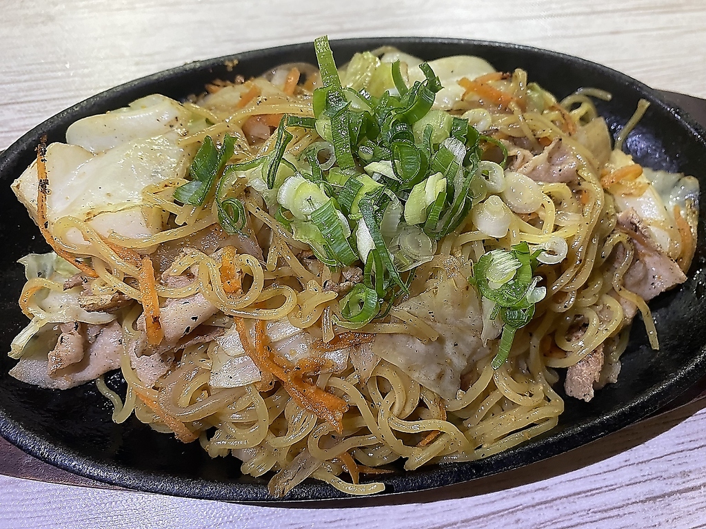 ご飯物・麺類やピザなど、お酒のお供や普段のお食事におすすめな一品メニューも豊富にございます！