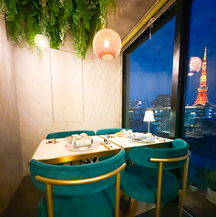 完全個室ございます。個室からも東京タワーが一望できます。２名様から４名様まで可能。森を思わせる温もりある空間で、五感が満たされるひとときを。東京タワーを望む席で、特別な時間をゆったりとお過ごしください。