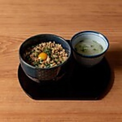 粗挽き鶏そぼろ丼 スープ付き