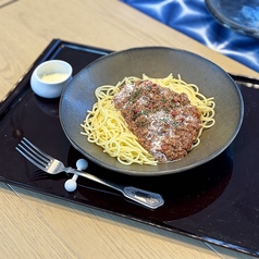 鳥取県産鹿肉と原木椎茸(とっとり115)のラグーソースパスタ ドリンク付き