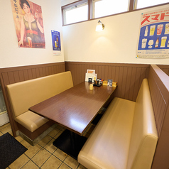 【会話を楽しむお席】プライベートやご家族連れはもちろん、飲み会やご宴会など、様々なシーンでご利用いただけます。