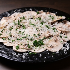 フレッシュマッシュルームとパルミジャーノのサラダ