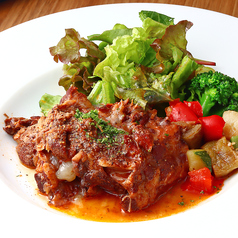 豚軟骨の赤ワイン煮込み