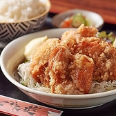 平日11:30~15:00は、ボリューム満点のランチメニューをご用意しております。お仕事の合間の休憩はもちろん、秋田駅近くでのお出かけついでに美味しいお昼ごはんはいかがですか?夜の人気メニューのエッセンスを感じられるラインナップを、気軽にお楽しみいただけます。お昼休みのリフレッシュにぜひご利用ください。