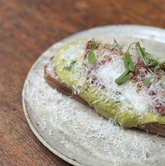 アボカドのオープンサンド